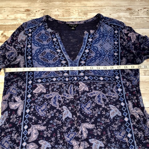 “Lucky Brand” notch collar, 3/4 sleeve navy & lt. blue print top - size M - Picture 8 of 12